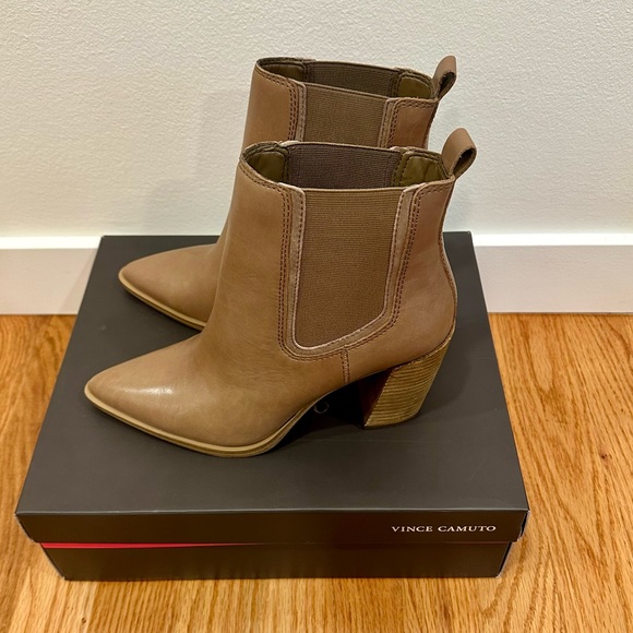 NIB Vince Camuto Ratony Chelsea Boot, Wild Mushroom, Size 8.5 - Picture 4 of 10